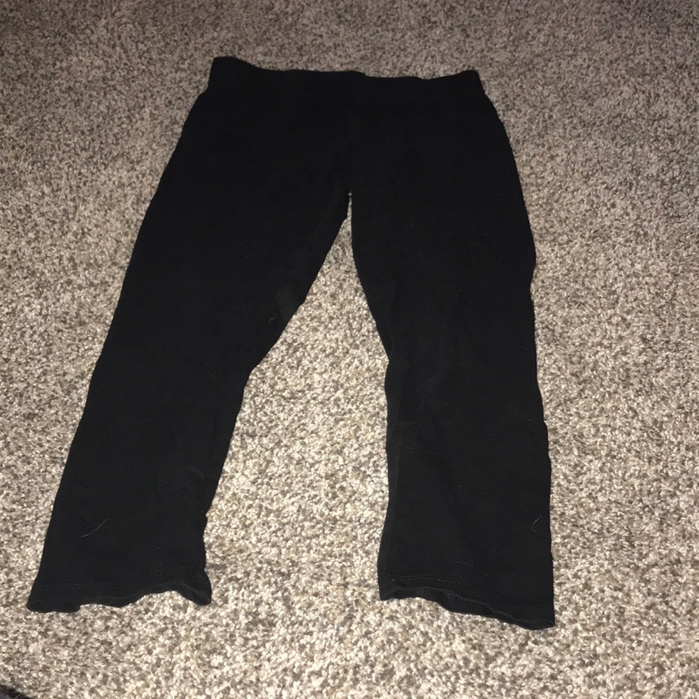 Black capris